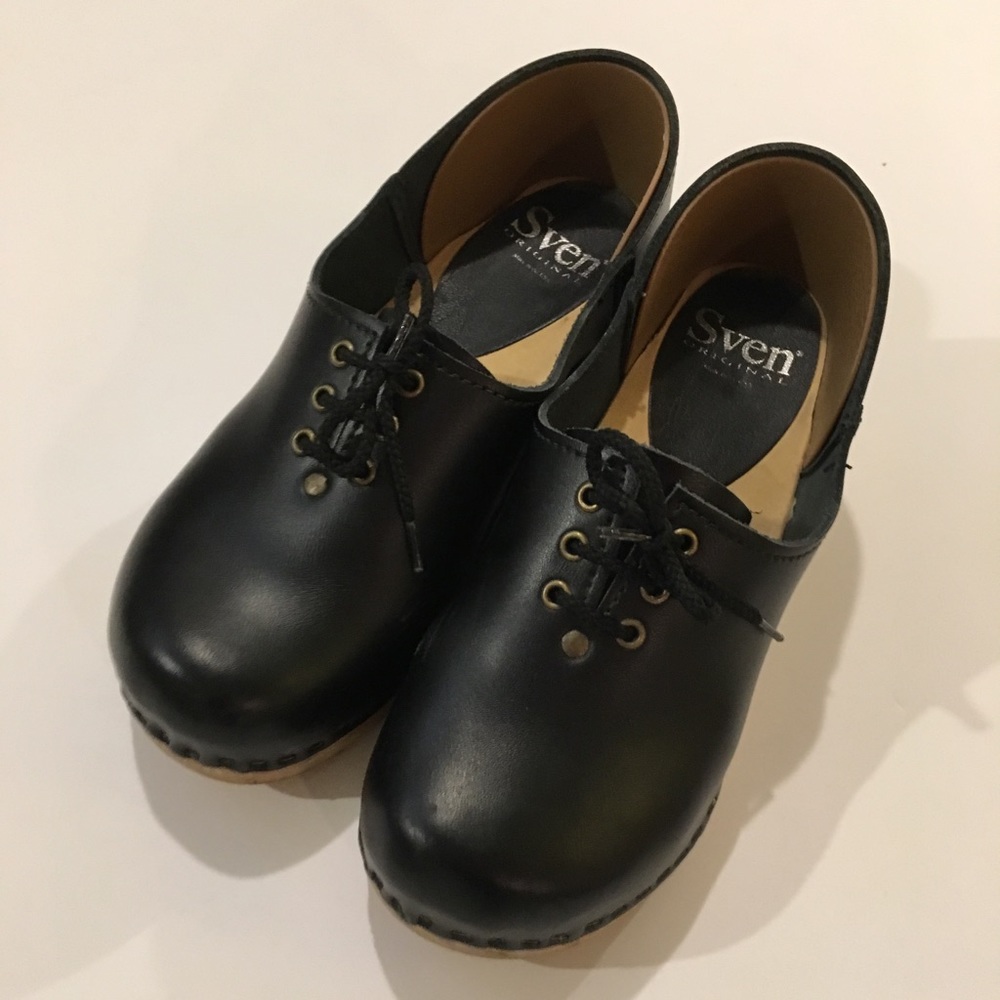 Sven Closed Back Leather Clogs